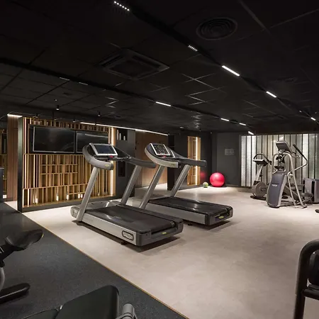 Radisson Blu Hotel, Centre 4*