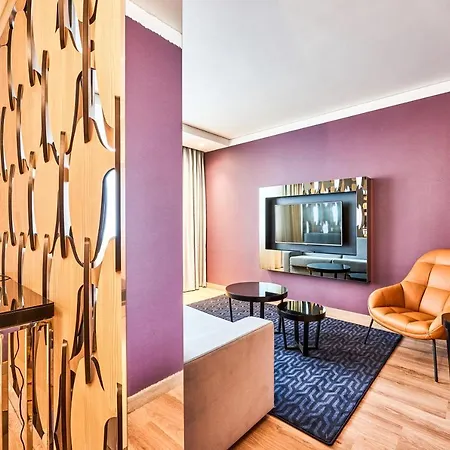 Radisson Blu Hotel, Centre 4*