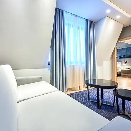 Radisson Blu Hotel, Centre Hotel 4*