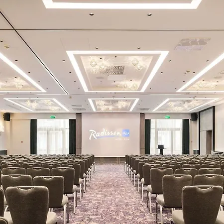 Radisson Blu Hotel, Centre Hotel 4*