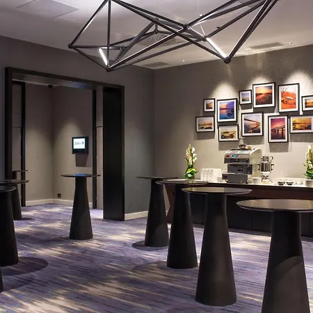 Radisson Blu Hotel, Centre 4*