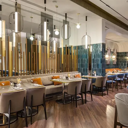 Radisson Blu Hotel, Centre Hotel 4*