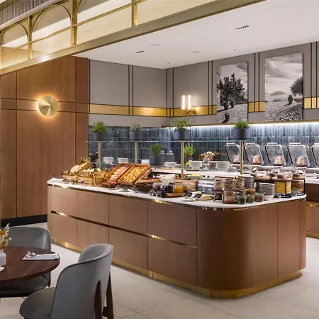 Radisson Blu Hotel, Centre Hotel 4*