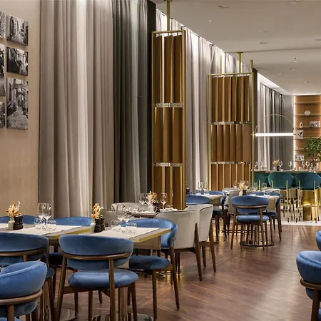 Radisson Blu Hotel, Centre 4*